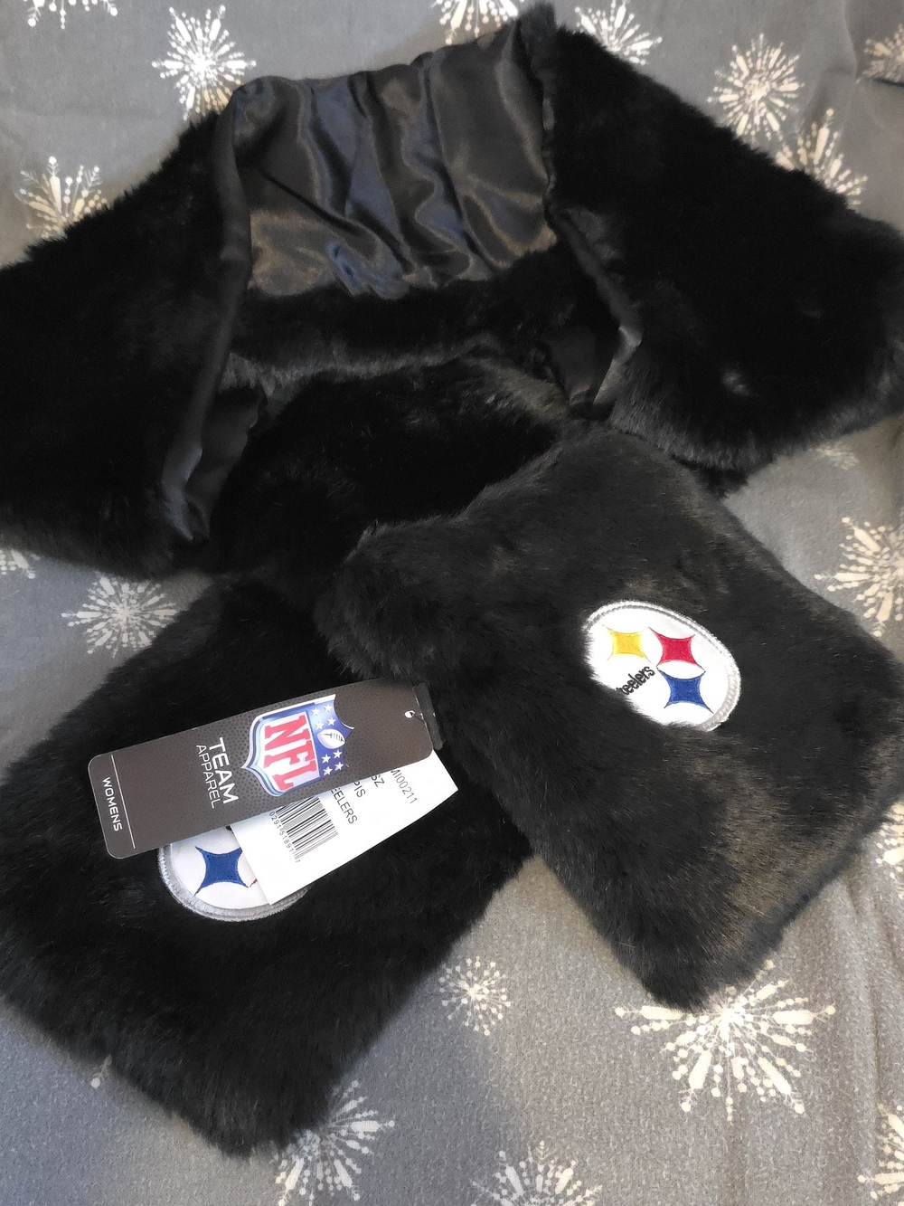 NFL Pittsburgh STEELERS Black Faux Fur Scarf with Built In Hand Pockets